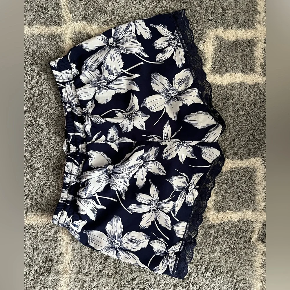 MINE Woman/Girls Navy Blue & White Floral Shorts with Pockets - Picture 4 of 7